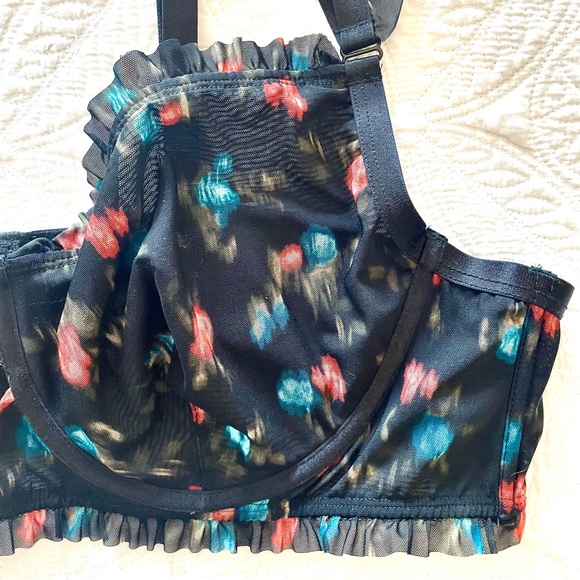 Torrid Sweet Ikat Black Floral Mesh Ruffle Underwire Bralette Size 3X NWT - Picture 9 of 14
